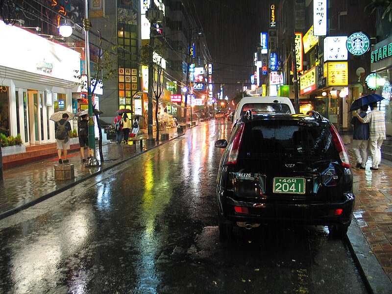 File:Chamsari-gil near KU at midnight - panoramio.jpg