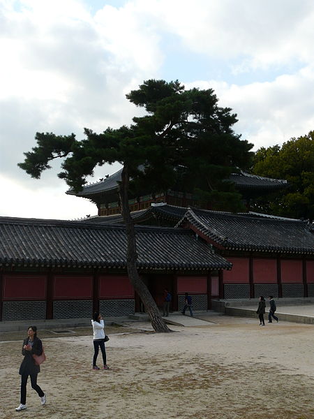 File:Changdeokgung Palace Oct 2014 036.JPG