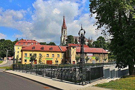 Chrastava : pont et église.