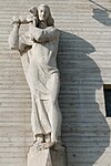 Christus als Guter Hirte, Skulptur von Otokar Čičatka, 1965, Pfarrkirche Zum Guten Hirten, Wien