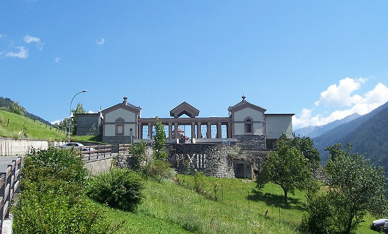 File:Cimitero - Vezza d'Oglio (Foto Luca Giarelli).jpg