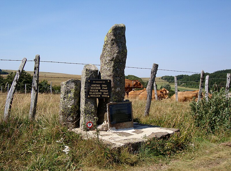 Fichier:Col de bonnecombe monument maquis.JPG