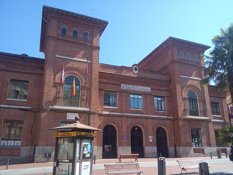 File:Colegio García Quintana (Valladolid).jpg