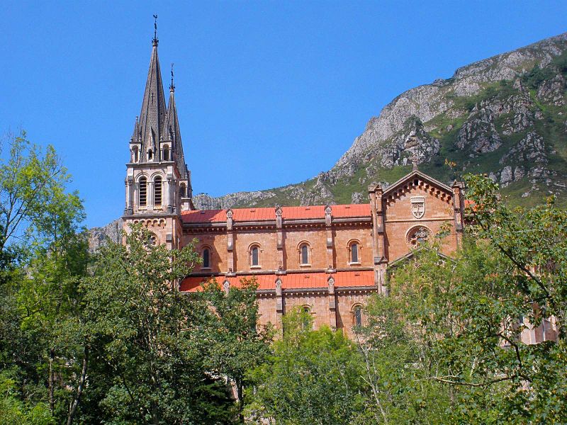 File:Covadonga - Basílica de Santa María la Real 15.jpg