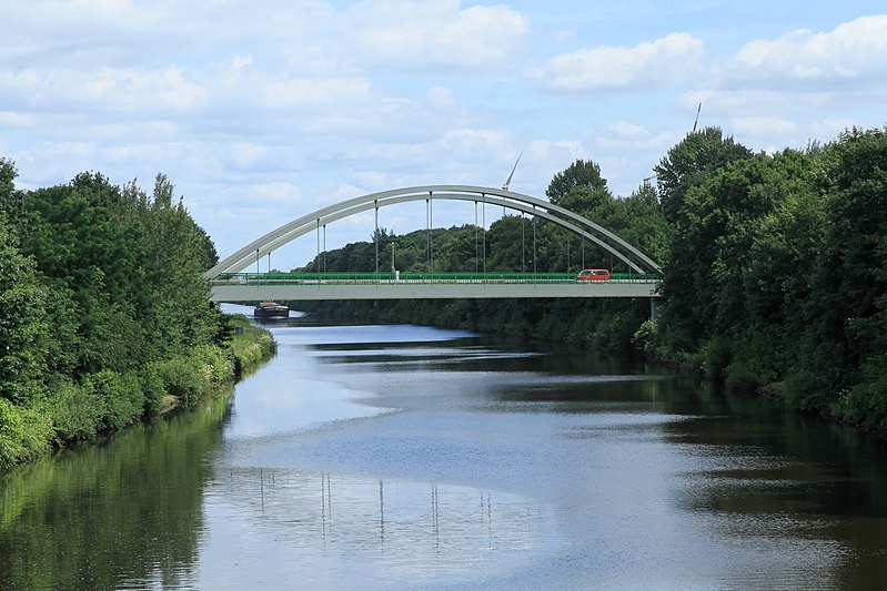 File:Dörpen - Küstenkanal + B401 + Blandina (Kanalbrücke Haar) 01 ies.jpg