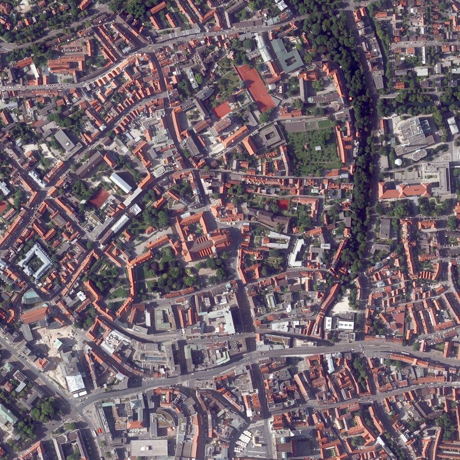 historisches Domviertel in Augsburg mit Stadtgraben und Straßenverläufen um den Dom