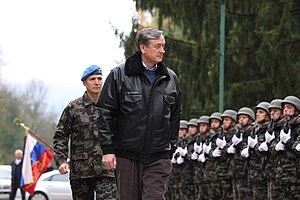 Slovinský prezident Danilo Türk na vojenském cvičení, 2009.