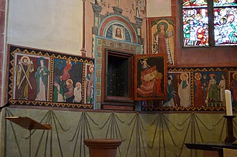 Gotische sacramentsnis en muurfresco's