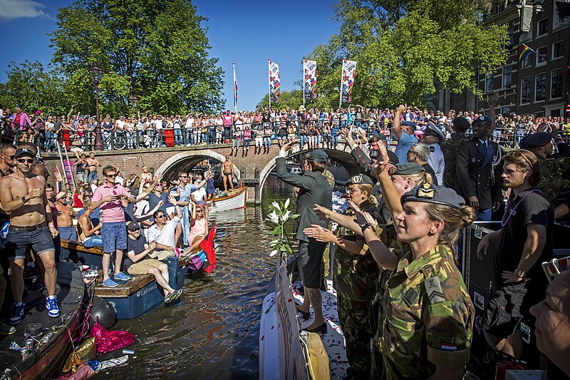 File:Defensie Canal Parade 2016 01.jpg