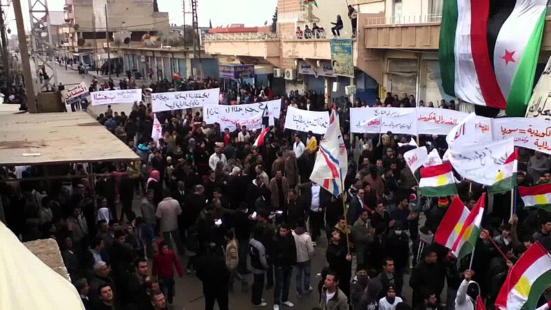 Fil:Demonstration in Qamishli against the Syrian government.jpg