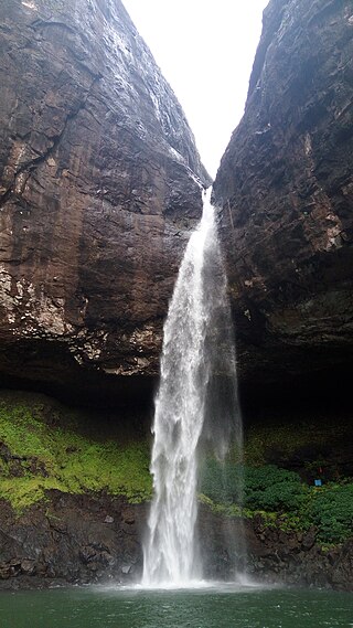 <span class="mw-page-title-main">Devkund Waterfall</span> Waterfall in Maharashtra, India