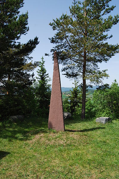 File:Dynna stone front, Hadeland Folkemuseum, 2008-06-01.jpg