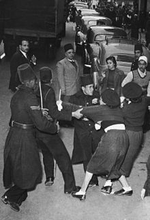 ذكرى ثورة 23 يوليو1952 220px-Egyptian_women_struggle_with_Cairo_police