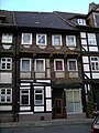 Nr. 26 von 1541 mit modernem Dach, Tür und Fenster