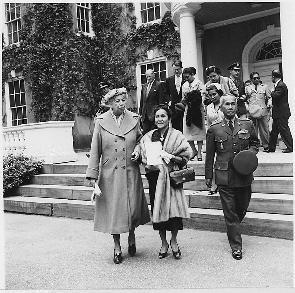 File:Eleanor Roosevelt with Marshall and Mrs Pibul Songgram of Thailand at Hyde Park, New York - NARA - 195948.jpg