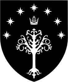 "Escudo real de Gondor: sobre un fondo arenoso, un árbol plateado coronado por siete estrellas y una corona de tres alas del mismo"