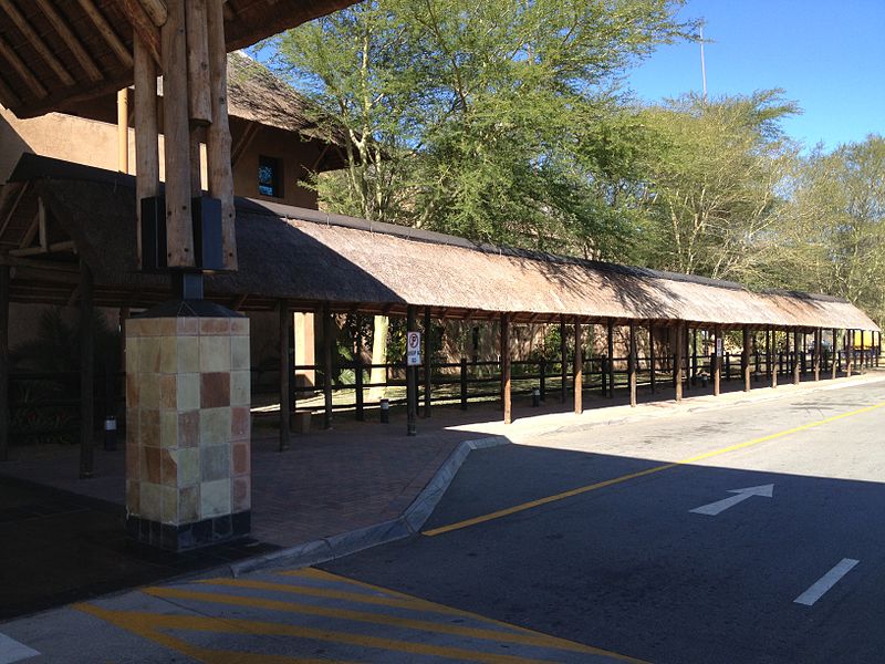 File:Exterior del Aeropuerto Internacional Kruger Mpumalanga en Nelspruit, Sudáfrica.JPG