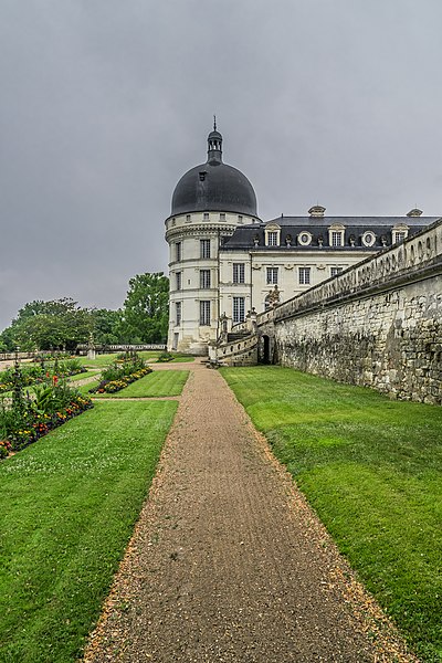 File:Exterior of the Castle of Valencay 34.jpg