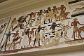 Offerte e tributi dei popoli vinti. Rappresentati in nero sono i Nubiani per esigenze iconografiche.