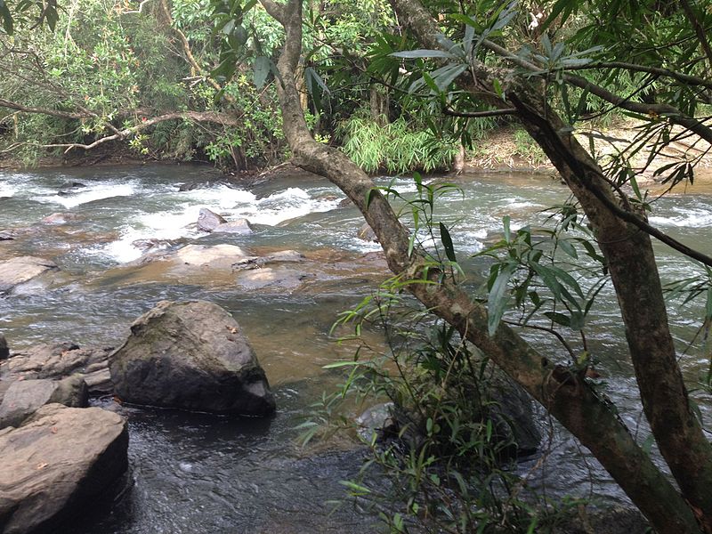 File:Flowing waters of poru.jpg