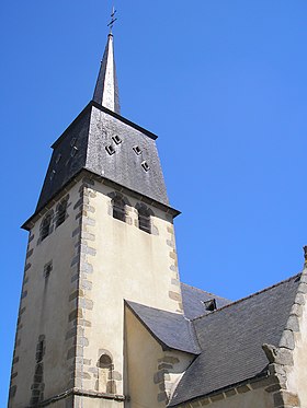 Glockenturm der Kirche von Bais.