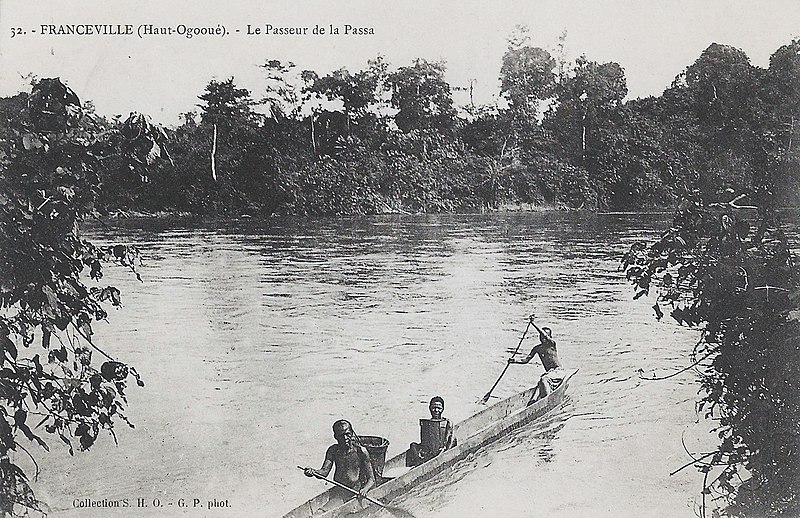 File:Franceville (Haut-Ogooué)-Le passeur de la Passa..jpg