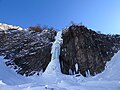 Hier in Aserbaidschan ist sogar ein Wasserfall gefroren.