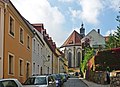 Stützmauer entlang der Straße und im Grundstück aus Bruchstein