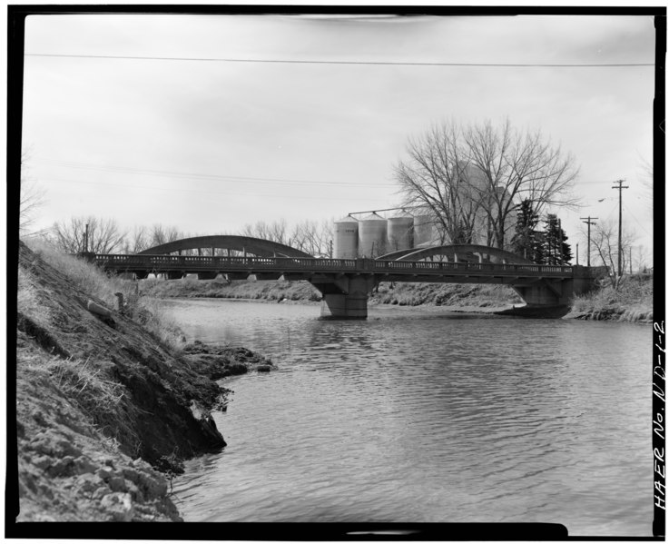 File:GENERAL VIEW OF STRUCTURE (IN PROFILE) LOOKING SOUTHEAST - Mott Rainbow Arch Bridge, Spanning Cannonball River, Mott, Hettinger County, ND HAER ND,21-MOTT,1-2.tif