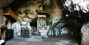 Grotta di San Michele Arcangelo, PATRIMONIO MONDIALE UNESCO all'interno del Parco Nazionale del Cilento e del Vallo di Diano, è situata ai piedi di una parete rocciosa a Sant'Angelo a Fasanella (SA)