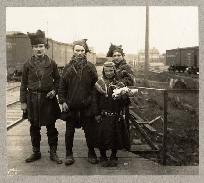 File:Group of Sami reindeer herders, 1898 (MOHAI 7158).jpg