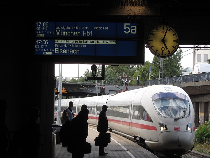 File:HH-Hbf Einfahrt-ICE-1517-1717 IMG2698.JPG