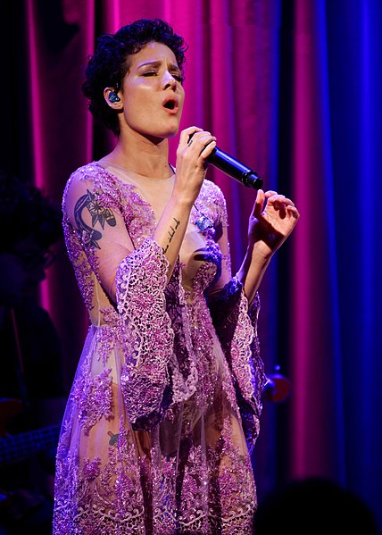 Halsey performing in Grammy Museum 2016