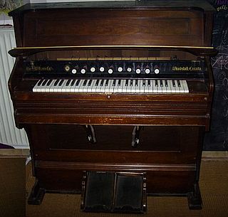 Das Harmonium ist ein Tastenin