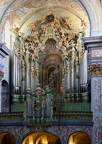 File:Herzogenburg - Stiftskirche, Orgel.JPG