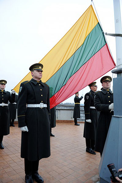 File:Hoisting Lithuanian flag on Gediminas tower, Vilnius.jpg