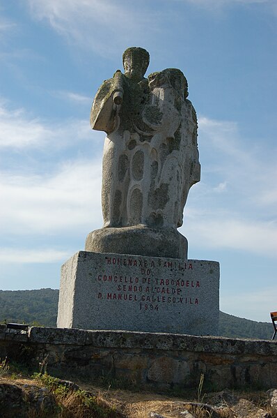 File:Homenaxe á Familia Taboadela.jpg