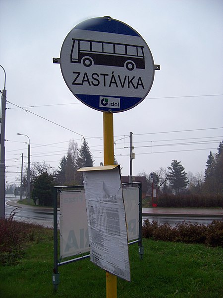 File:Horní Hanychov, autobusová zastávka.jpg