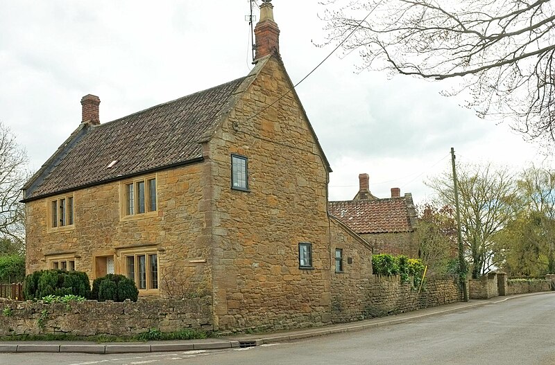 File:Houses in Coat - geograph.org.uk - 5026468.jpg