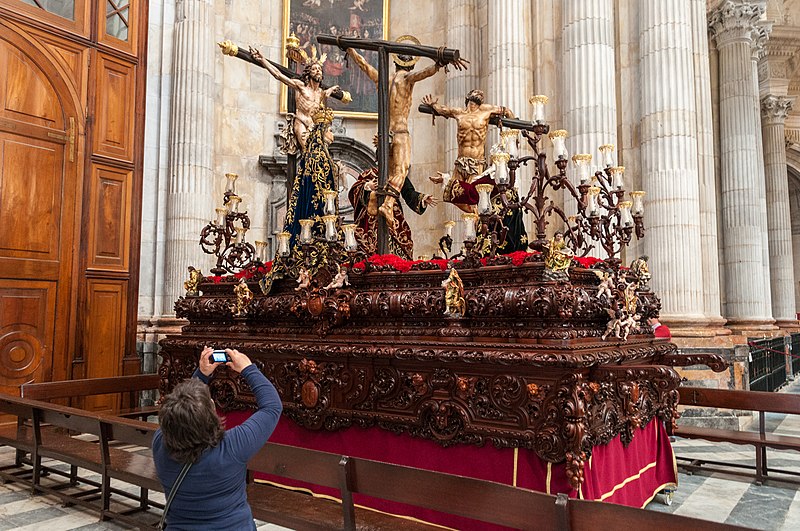 File:Inside of Cádiz Cathedral (6931279748).jpg