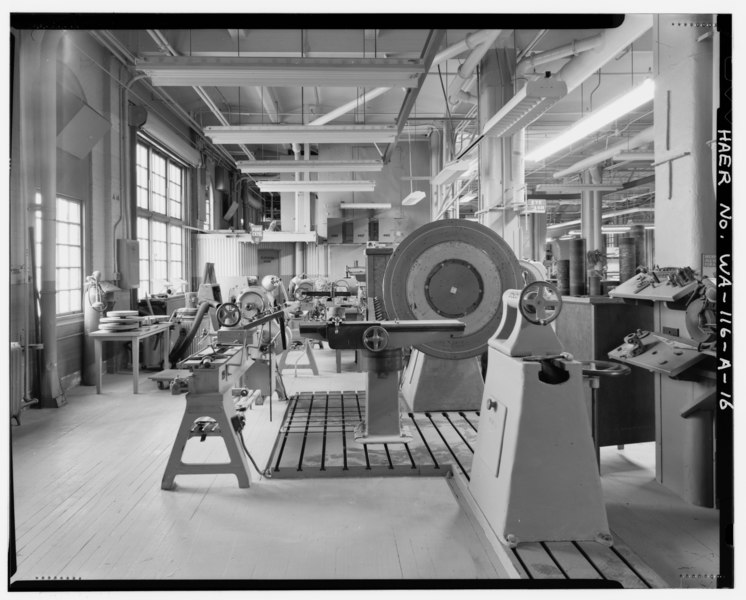 File:Interior view on first floor in 1904 middle section, east side, showing various machinery, including Post Lathe (Bull Lathe) with Large wheel and smaller lathe on left. Camera HAER WASH,18-BREM,4A-16.tif