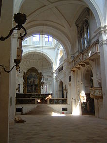 In the basilica, with the organ on the right wall. Interno Santa Barbara Mantova.JPG