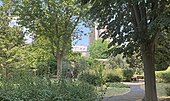 Jardin de la maison de retraite des Petites Sœurs des Pauvres rue Notre-Dame-des-Champs à Paris.