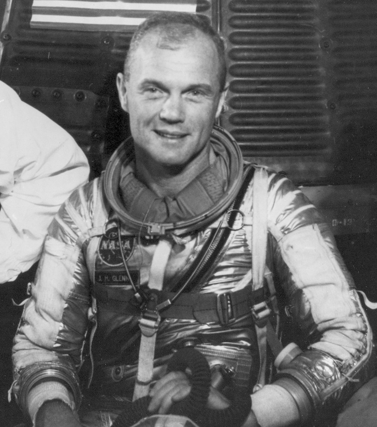 Первый полет американского космонавта. Джон Гленн. Джон Гленн американский космонавт. Джон Гленн первый полет. Джон Гленн космонавт в молодости.