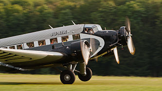 English: Ju-Air Junkers Ju-52/3mg4e (reg. HB-HOS, cn 6580, built in 1939). Engine: 3 × BMW 9 cylinder rotary engine. Deutsch: Ju-Air Junkers Ju-52/3mg4e (Reg. HB-HOS, cn 6580, Baujahr 1939). Motor: 3 × BMW 9 Zylinder Sternmotor.