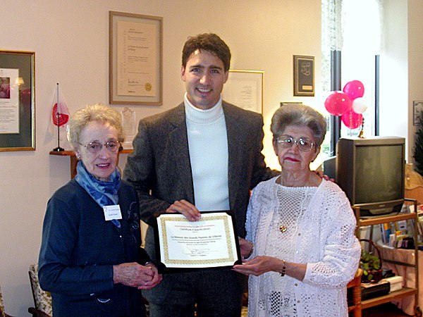 Trudeau (middle) in 2007 with "Maison des Grands-Parents" cofounders Lucille Girard and Jacqueline Desjardins, during the 15th anniversary of the non-