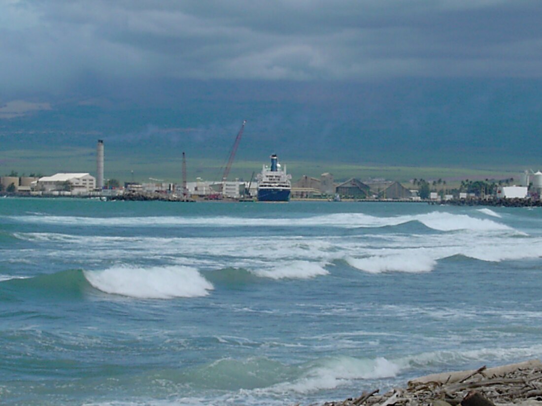 File:Kahului Bay.JPG