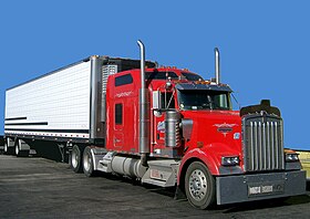 Kenworth W900 semi в красном цвете.jpg