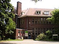 Gebouw van Huize Larenstein (voormalig klooster en kostschool)
