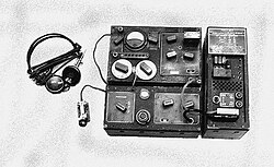 The B2 radio weighed a cumbersome 15 kg (33 lb) and required a long exterior aerial to transmit. A radio operator had the most dangerous of SOE jobs in France. Kofferset 3MK II.jpg